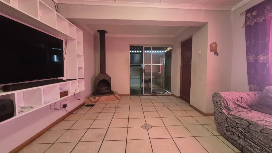 3 Bedroom Property for Sale in Hexpark Western Cape